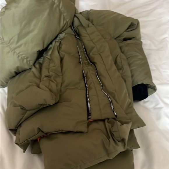 Orolay Olive Green Puffer Jacket with Hood excellent condition worn 1/2 a season - Picture 6 of 7